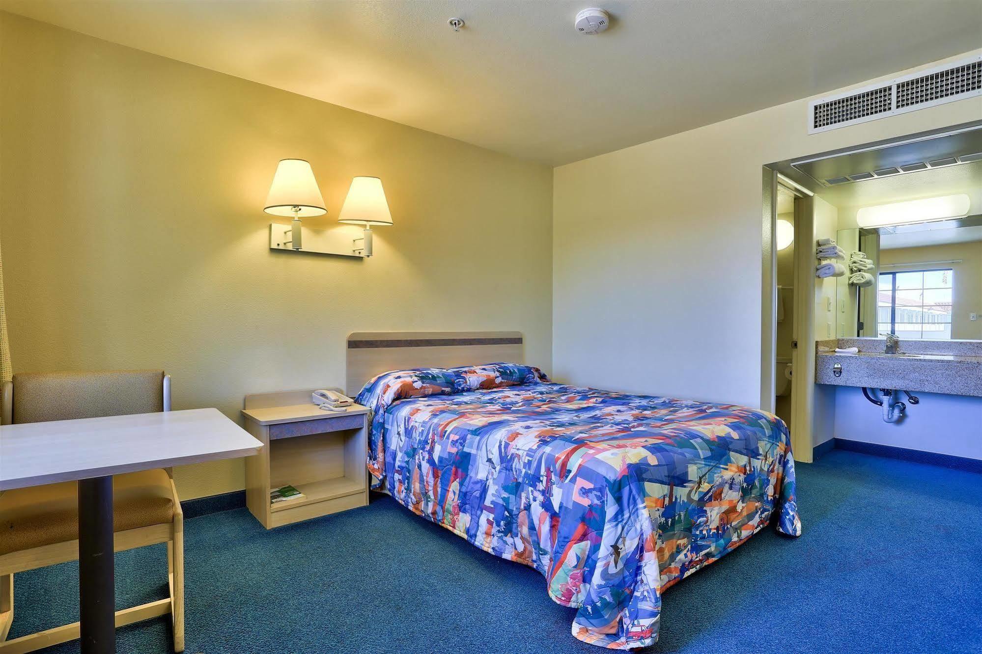 Motel 6-Kingman, Az - Route 66 East エクステリア 写真
