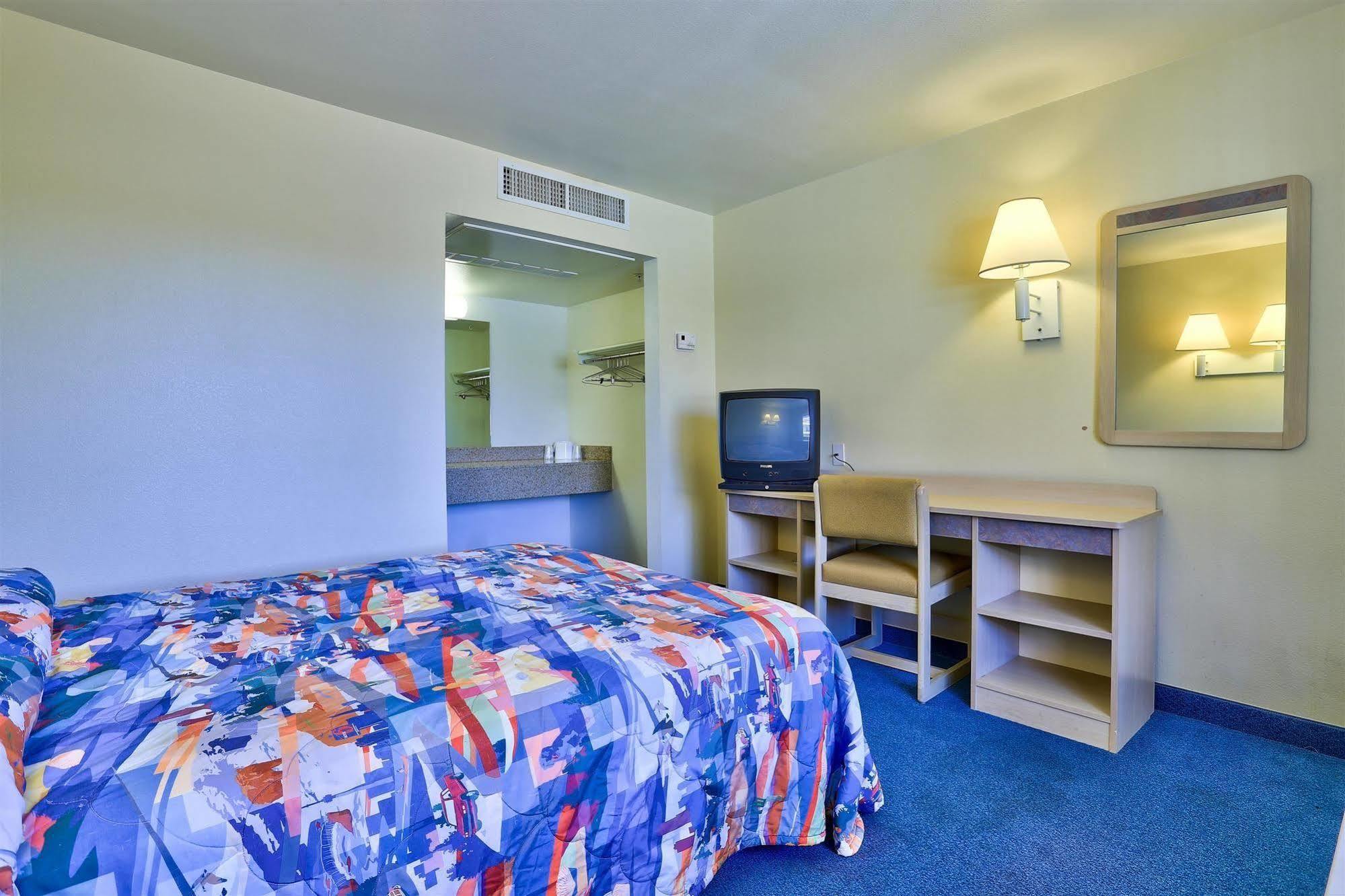 Motel 6-Kingman, Az - Route 66 East エクステリア 写真