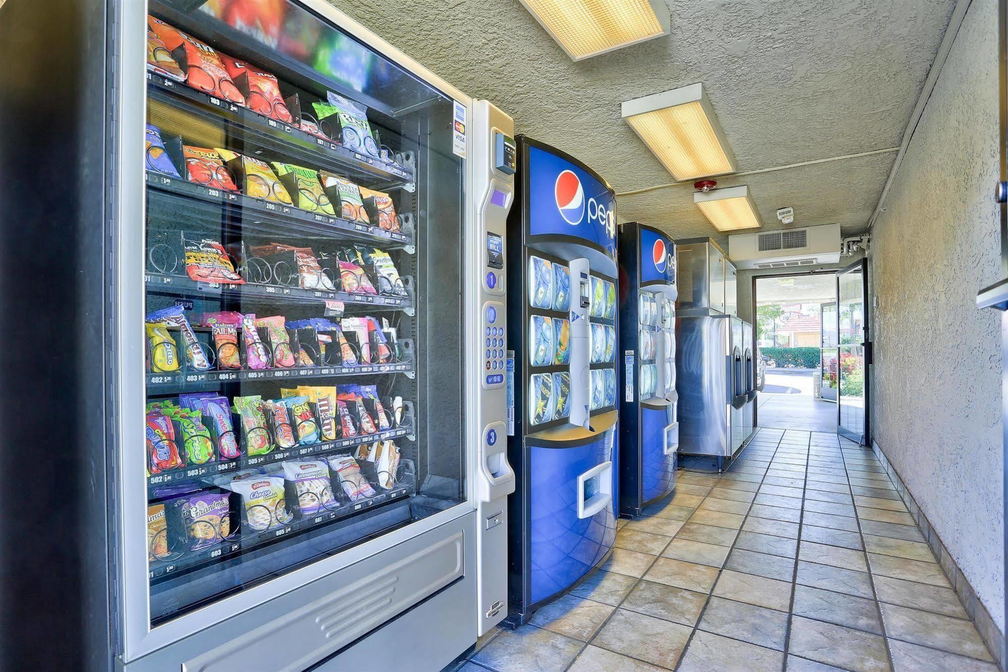 Motel 6-Kingman, Az - Route 66 East エクステリア 写真